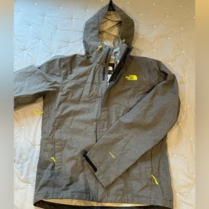 The North Face Men’s Medium Rain Jacket Shell Windbreaker